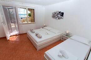 Apartments and Rooms Hope