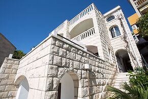 Apartments and Rooms Hope