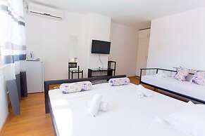 Apartments and Rooms Hope