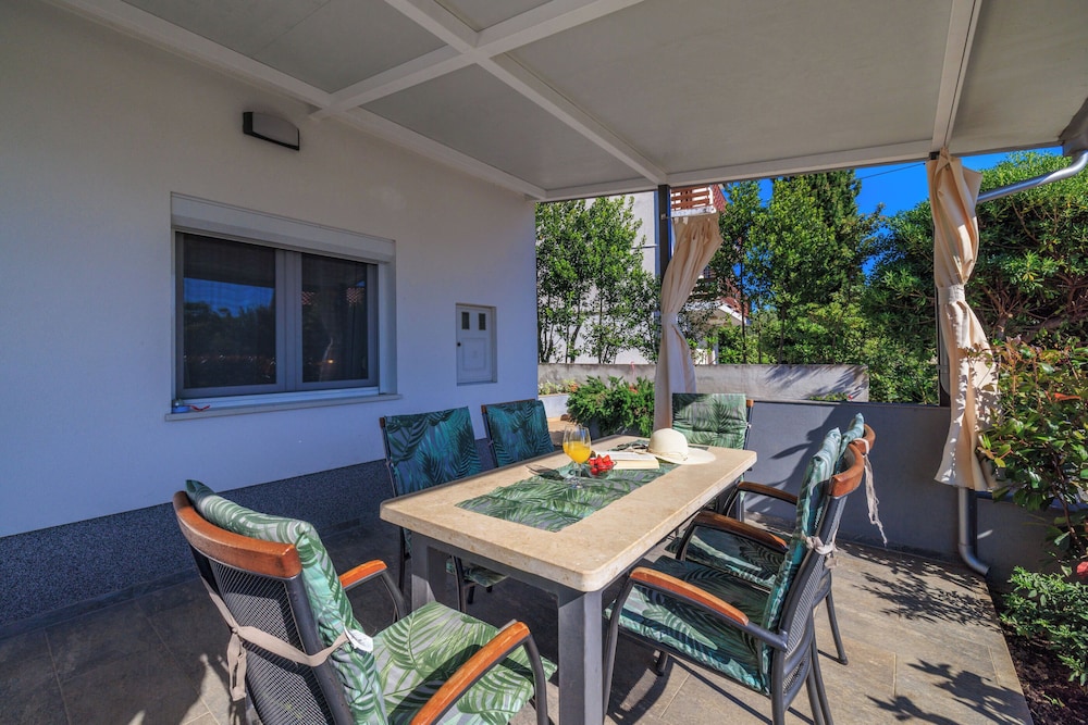 Apartments Jadro