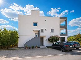 Apartments Lenolu