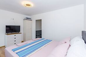 Apartments Lada