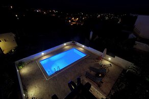 House Mrcela 200m From Beach