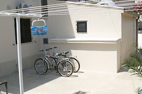 House Mrcela 200m From Beach