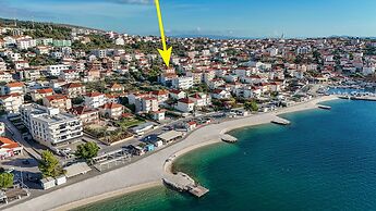 House Mrcela 200m From Beach