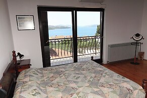 House Mrcela 200m From Beach