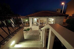 House Mrcela 200m From Beach