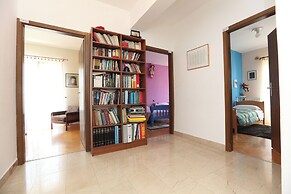 House Mrcela 200m From Beach