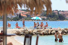 House Mrcela 200m From Beach