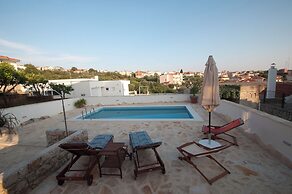 House Mrcela 200m From Beach