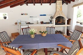 House Mrcela 200m From Beach