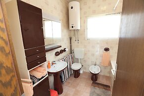 House Mrcela 200m From Beach
