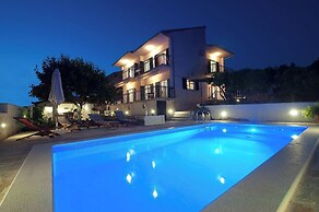 House Mrcela 200m From Beach