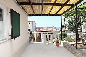 House Mrcela 200m From Beach