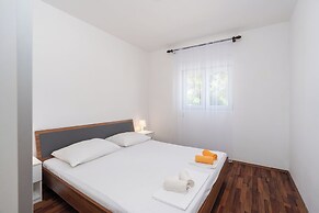 Apartments Snjeza