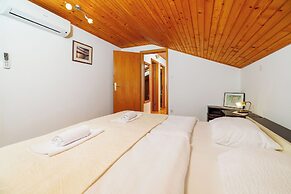 Apartments Josip R