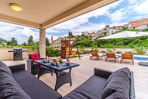 House Villa Gold