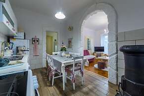 House Ingrid