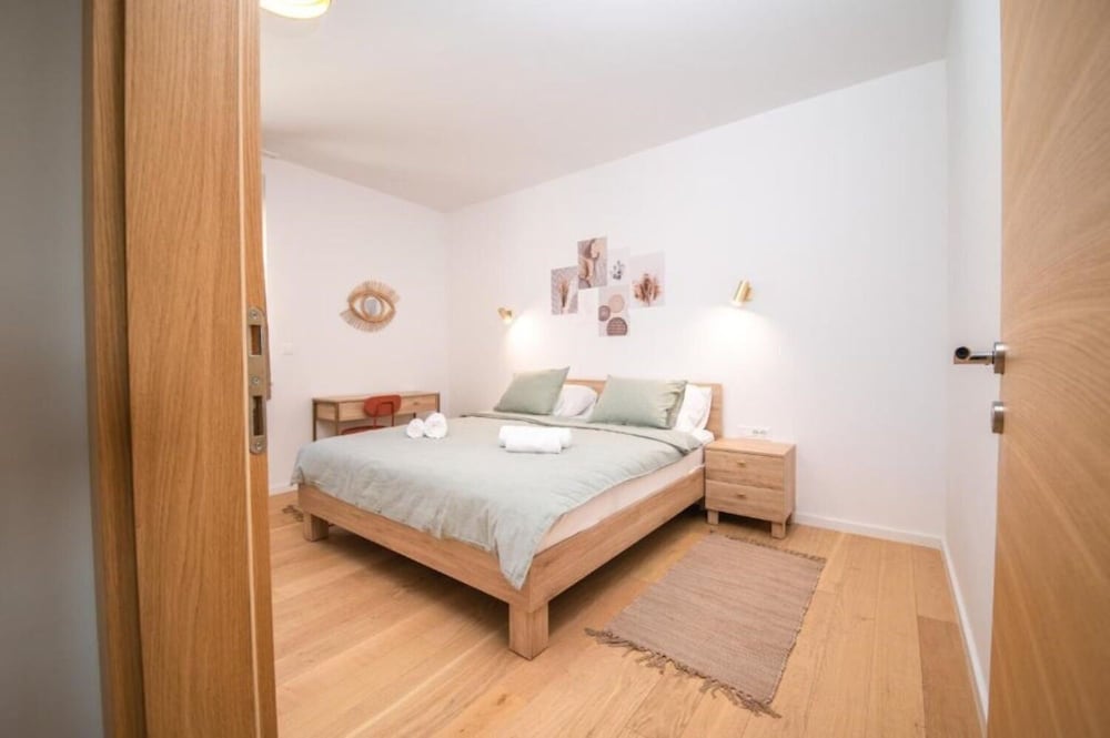 Apartments Vrsi