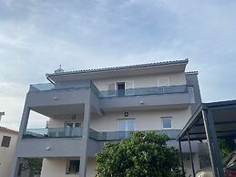Apartment Silver Shine