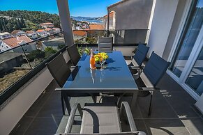 Apartment Silver Shine