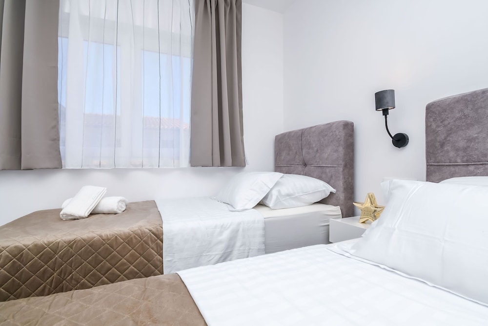 Apartment Silver Shine