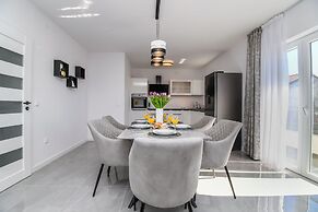 Apartment Silver Shine