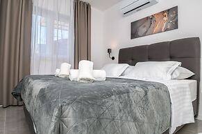 Apartment Silver Shine