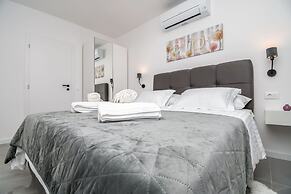 Apartment Silver Shine