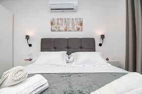 Apartment Silver Shine