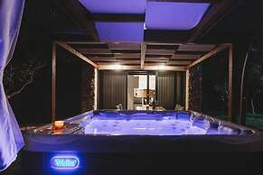 House Stone House With Jacuzzi