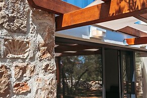 House Stone House With Jacuzzi