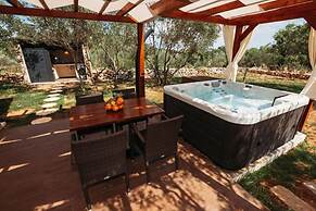 House Stone House With Jacuzzi