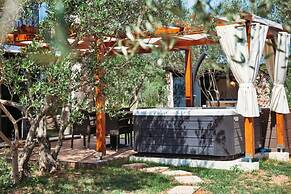 House Stone House With Jacuzzi