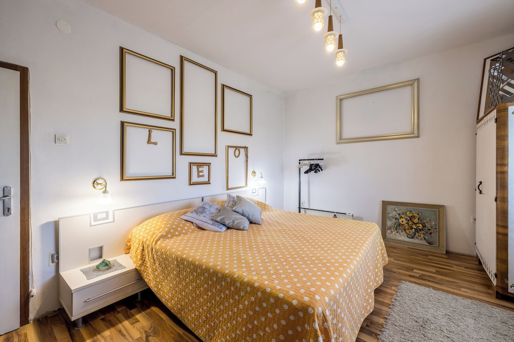 Apartments Holiday Home Book
