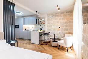 Apartments Centre In Stone House