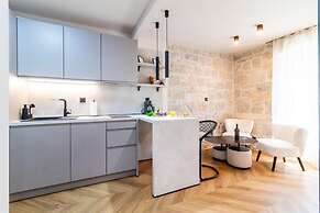 Apartments Centre In Stone House