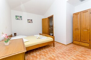 Apartments and Rooms Roso