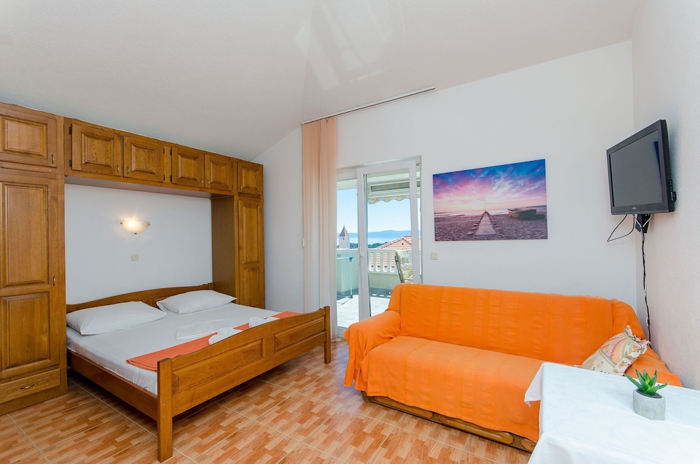Apartments and Rooms Roso