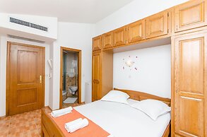 Apartments and Rooms Roso