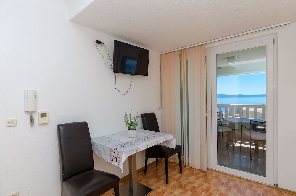Apartments and Rooms Roso