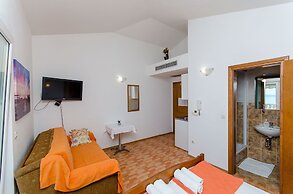 Apartments and Rooms Roso