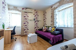 Apartment Center With Jacuzzi