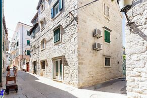 Apartment Center With Jacuzzi