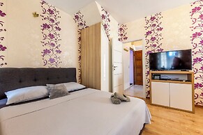 Apartment Center With Jacuzzi