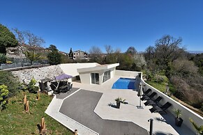 Apartments Lux With Pool