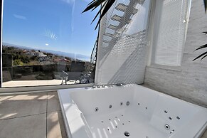 Apartments Lux With Pool