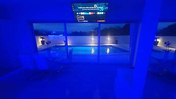 Apartments Lux With Pool
