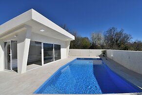 Apartments Lux With Pool