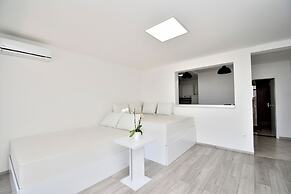 Apartments Lux With Pool